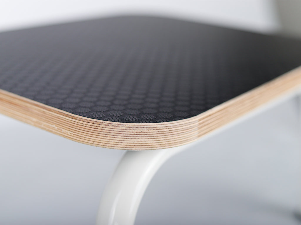 Metalen opstapje, Wit