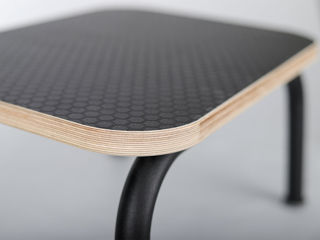 Metalen opstapje, Zwart